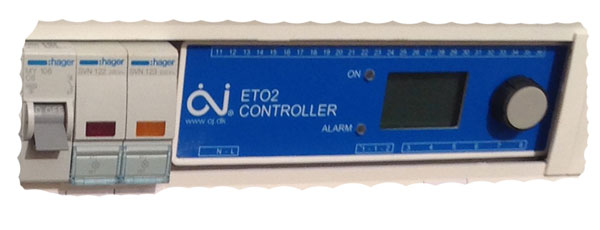 Метеостанция ETO2-4550 в шкафу управления обогревом кровли