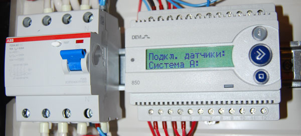 Devireg D-850 в шкафу на дин-рейке